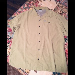 Columbia ss shirt in a size XL in LNC